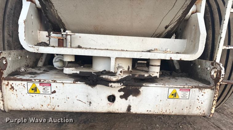 image for item DJ7977 1996 Roadtec Shuttle Buggy 2500 material transfer vehicle