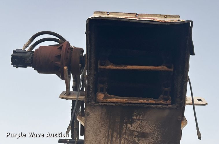 image for item DJ7977 1996 Roadtec Shuttle Buggy 2500 material transfer vehicle