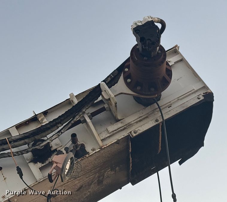 image for item DJ7977 1996 Roadtec Shuttle Buggy 2500 material transfer vehicle