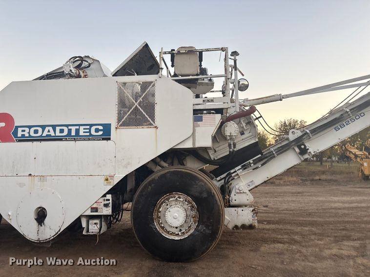 image for item DJ7977 1996 Roadtec Shuttle Buggy 2500 material transfer vehicle