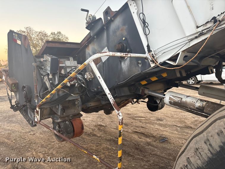 image for item DJ7977 1996 Roadtec Shuttle Buggy 2500 material transfer vehicle