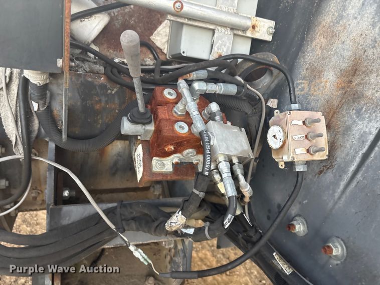 image for item DJ7977 1996 Roadtec Shuttle Buggy 2500 material transfer vehicle