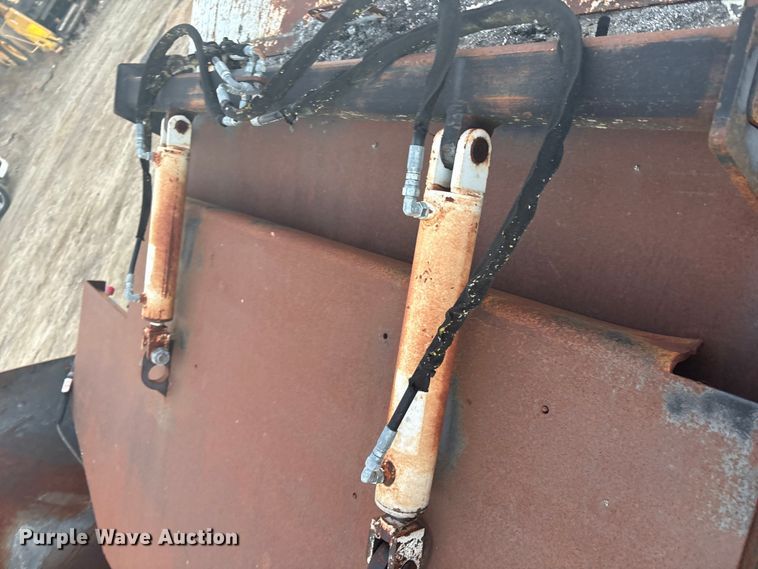 image for item DJ7977 1996 Roadtec Shuttle Buggy 2500 material transfer vehicle