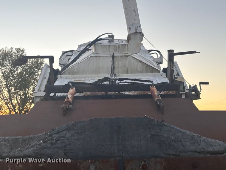 image for item DJ7977 1996 Roadtec Shuttle Buggy 2500 material transfer vehicle