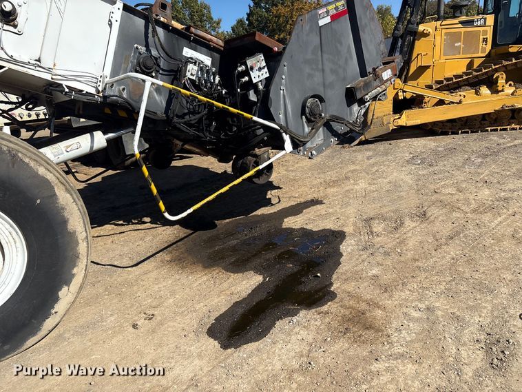 image for item DJ7977 1996 Roadtec Shuttle Buggy 2500 material transfer vehicle