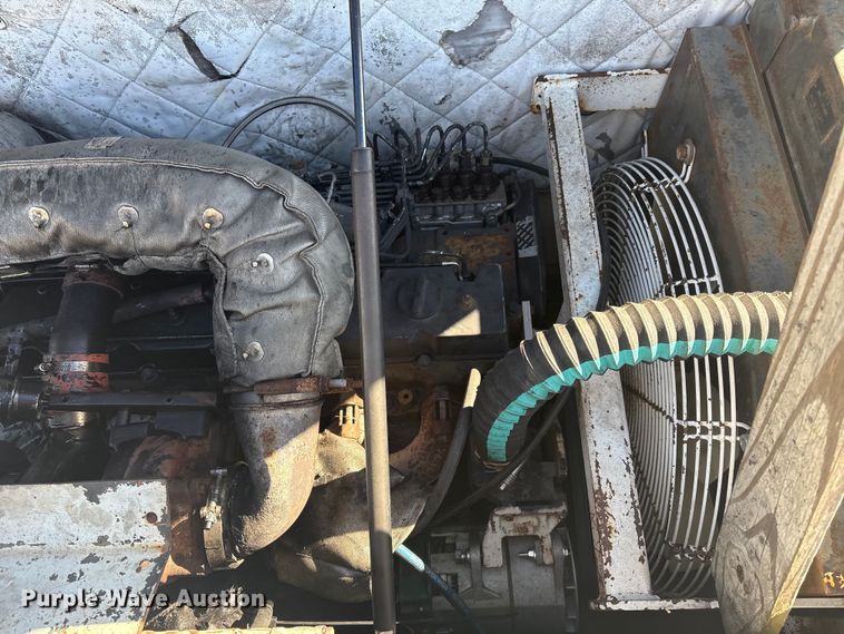 image for item DJ7977 1996 Roadtec Shuttle Buggy 2500 material transfer vehicle