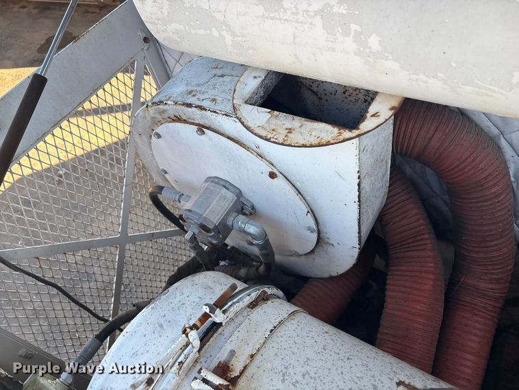 image for item DJ7977 1996 Roadtec Shuttle Buggy 2500 material transfer vehicle