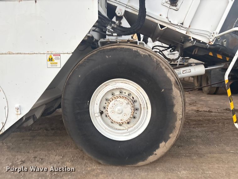 image for item DJ7977 1996 Roadtec Shuttle Buggy 2500 material transfer vehicle