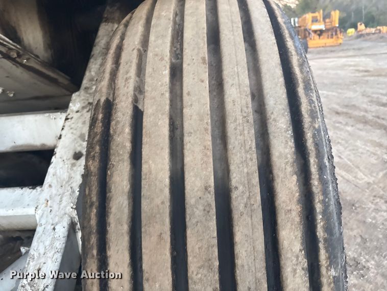 image for item DJ7977 1996 Roadtec Shuttle Buggy 2500 material transfer vehicle