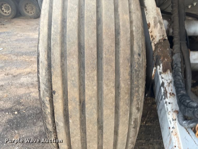 image for item DJ7977 1996 Roadtec Shuttle Buggy 2500 material transfer vehicle