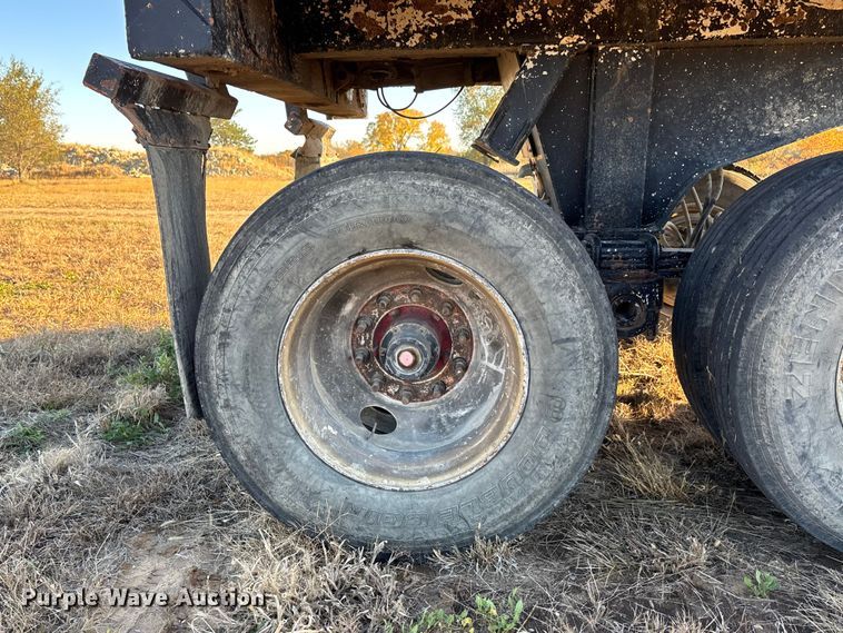 image for item DK0057 2006 Construction trailer specialists HRD-32 side dump trailer