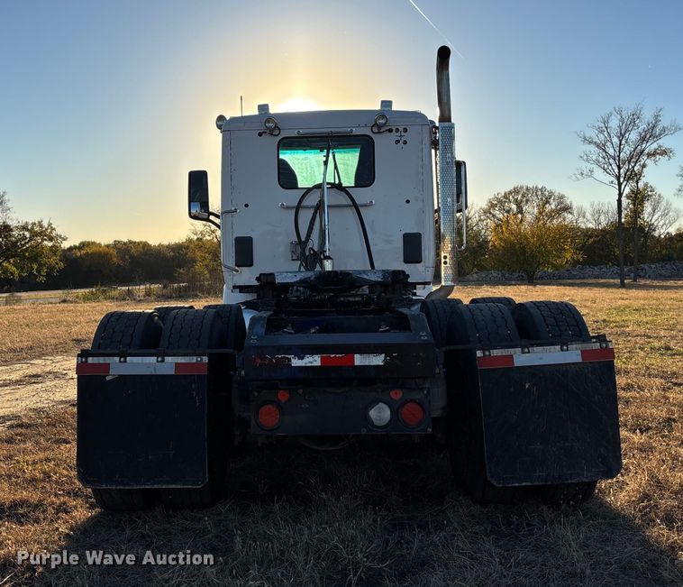 image for item DK0058 2016 Peterbilt 567 semi truck