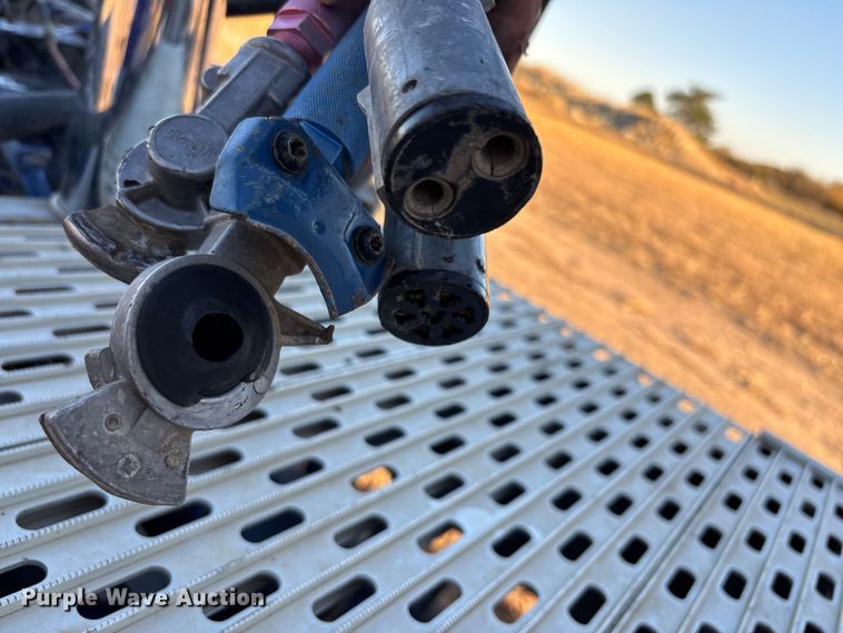 image for item DK0058 2016 Peterbilt 567 semi truck