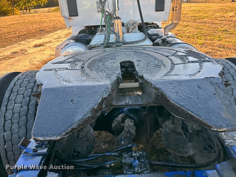 image for item DK0058 2016 Peterbilt 567 semi truck