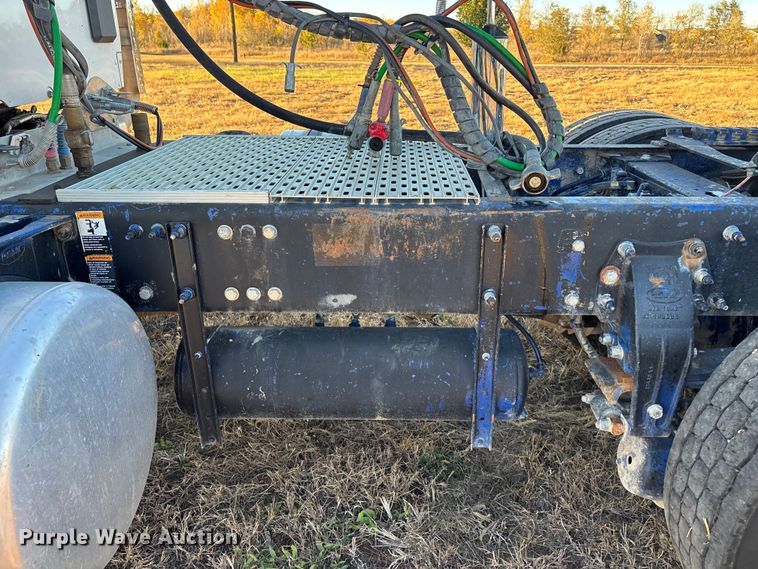 image for item DK0058 2016 Peterbilt 567 semi truck