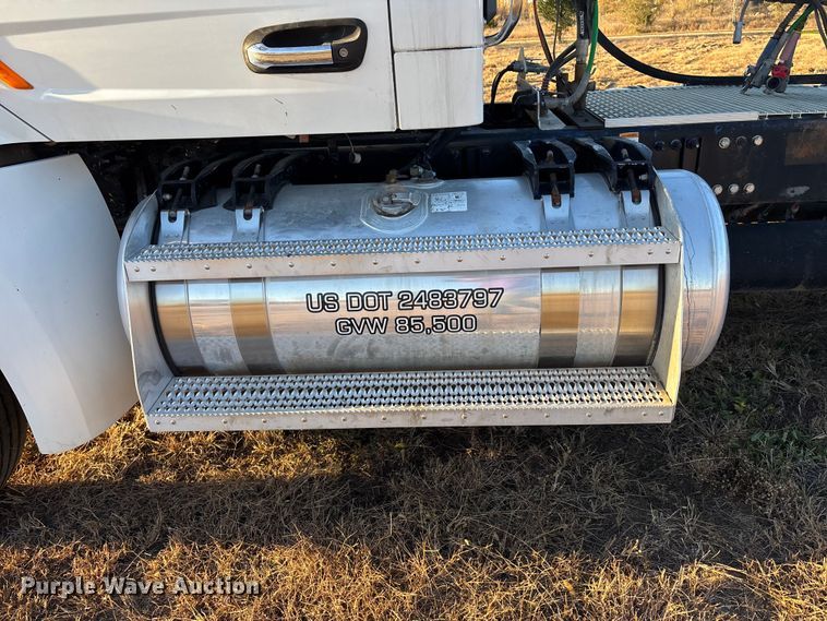 image for item DK0058 2016 Peterbilt 567 semi truck