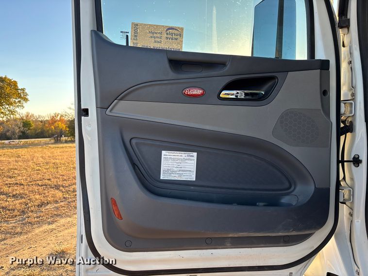 image for item DK0058 2016 Peterbilt 567 semi truck