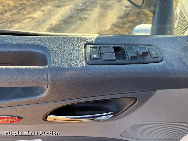 image for item DK0058 2016 Peterbilt 567 semi truck