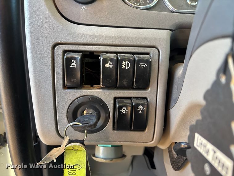 image for item DK0058 2016 Peterbilt 567 semi truck