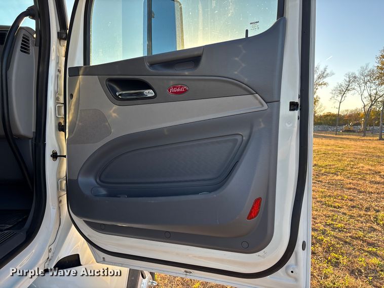 image for item DK0058 2016 Peterbilt 567 semi truck