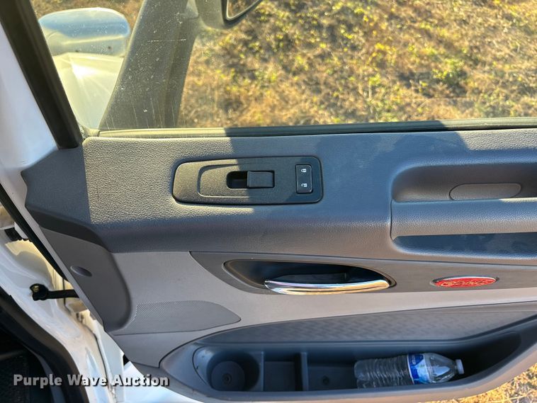 image for item DK0058 2016 Peterbilt 567 semi truck