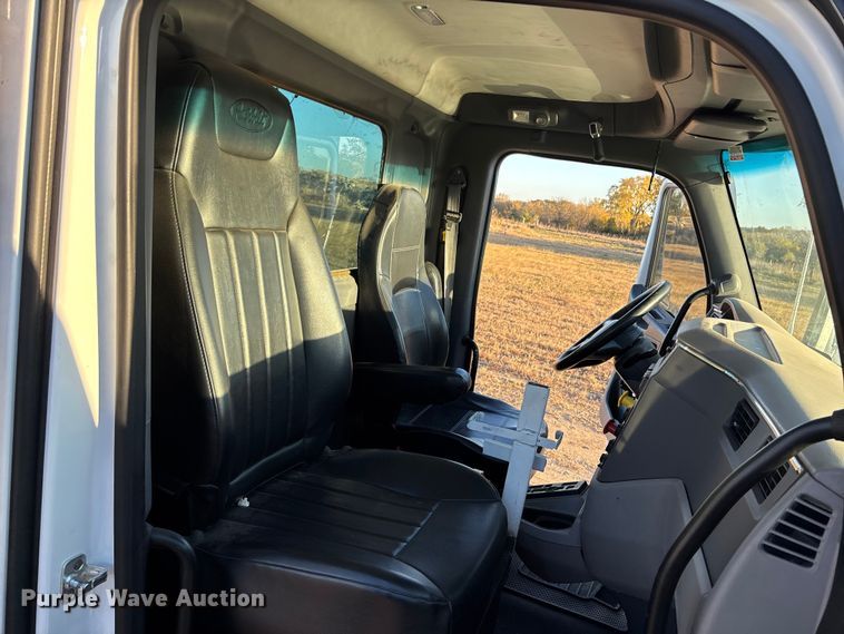 image for item DK0058 2016 Peterbilt 567 semi truck