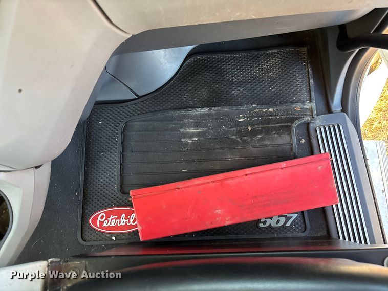 image for item DK0058 2016 Peterbilt 567 semi truck