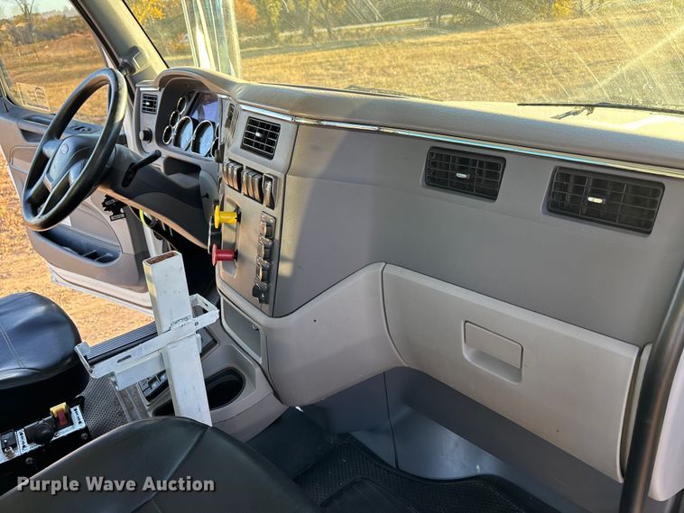 image for item DK0058 2016 Peterbilt 567 semi truck