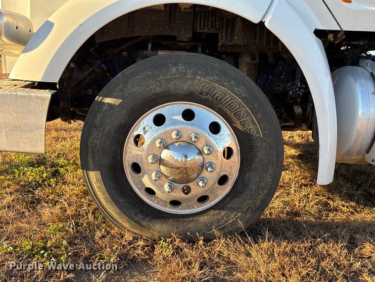 image for item DK0058 2016 Peterbilt 567 semi truck