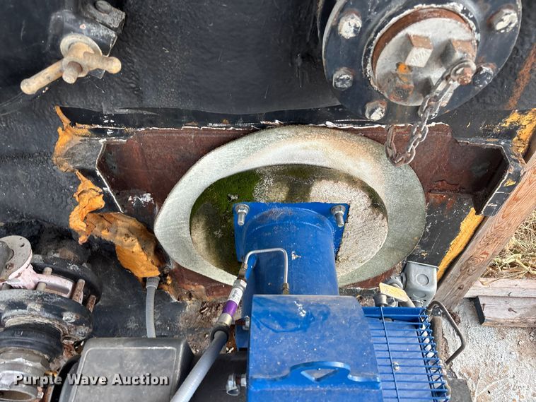 image for item DK0128 Frac tank trailer