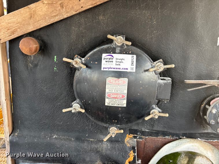 image for item DK0128 Frac tank trailer