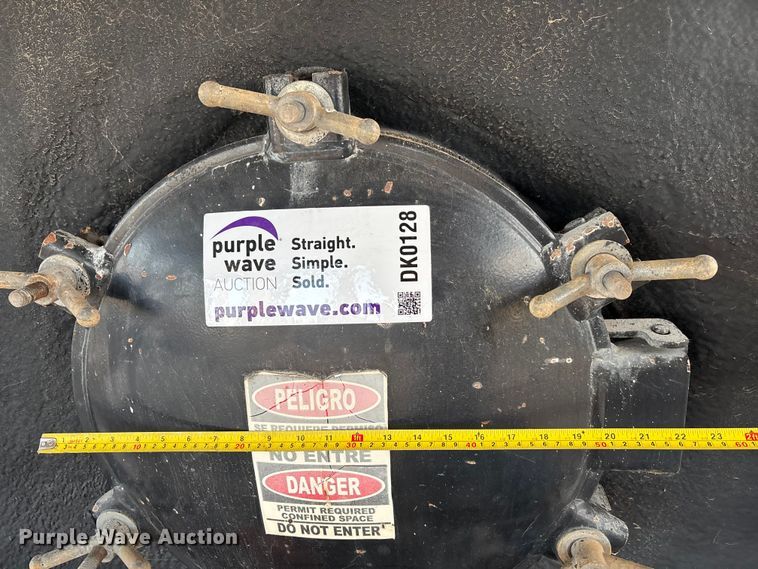 image for item DK0128 Frac tank trailer