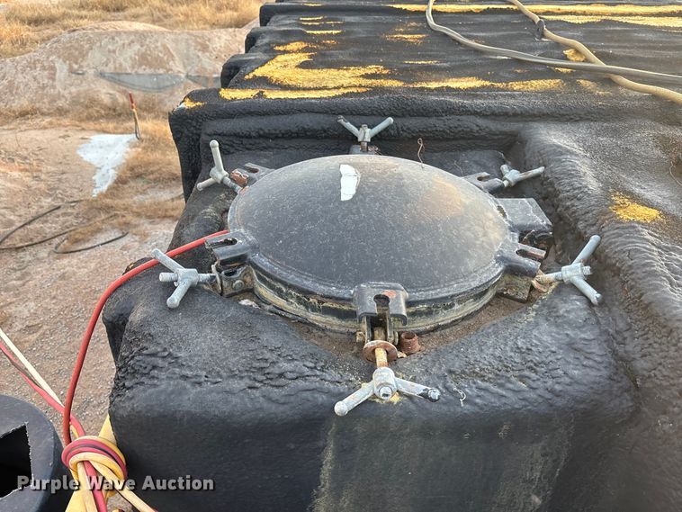 image for item DK0128 Frac tank trailer