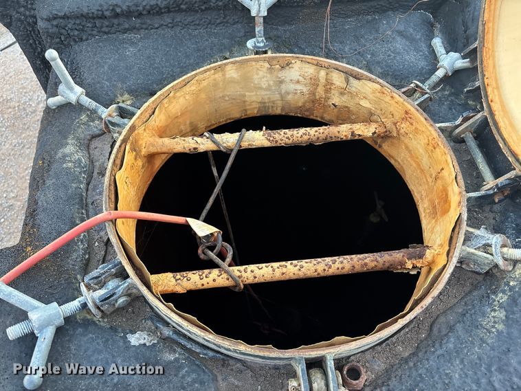 image for item DK0128 Frac tank trailer