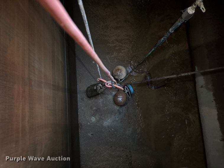 image for item DK0128 Frac tank trailer