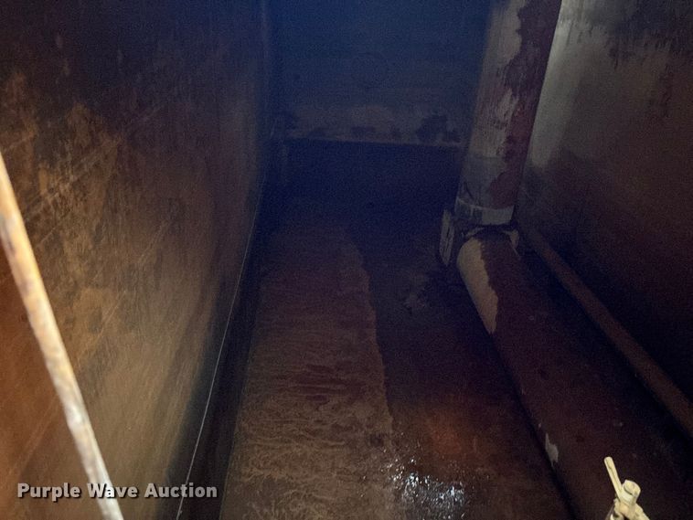 image for item DK0128 Frac tank trailer