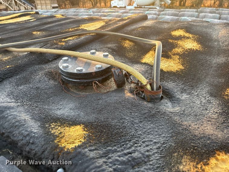 image for item DK0128 Frac tank trailer