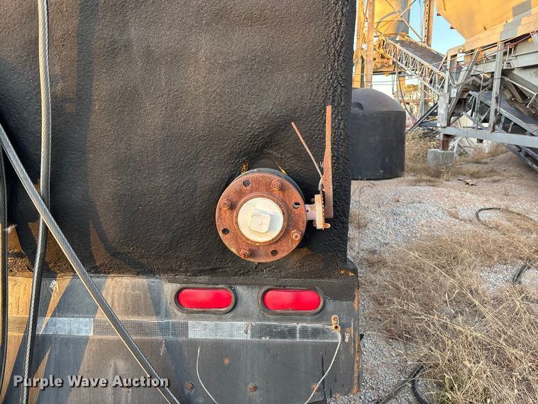 image for item DK0128 Frac tank trailer