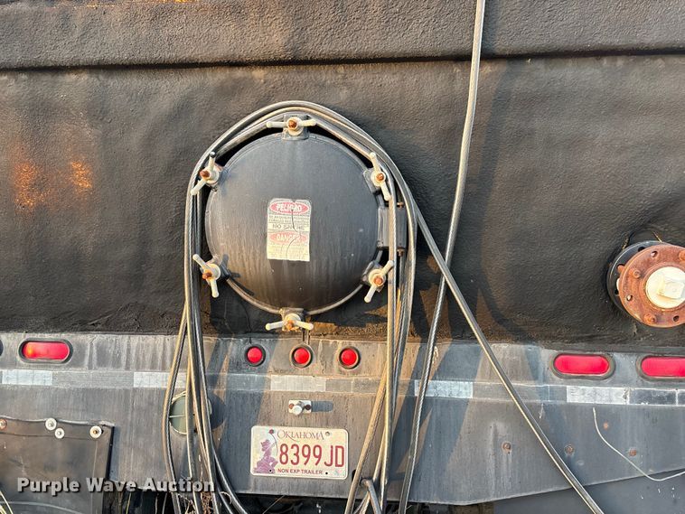 image for item DK0128 Frac tank trailer