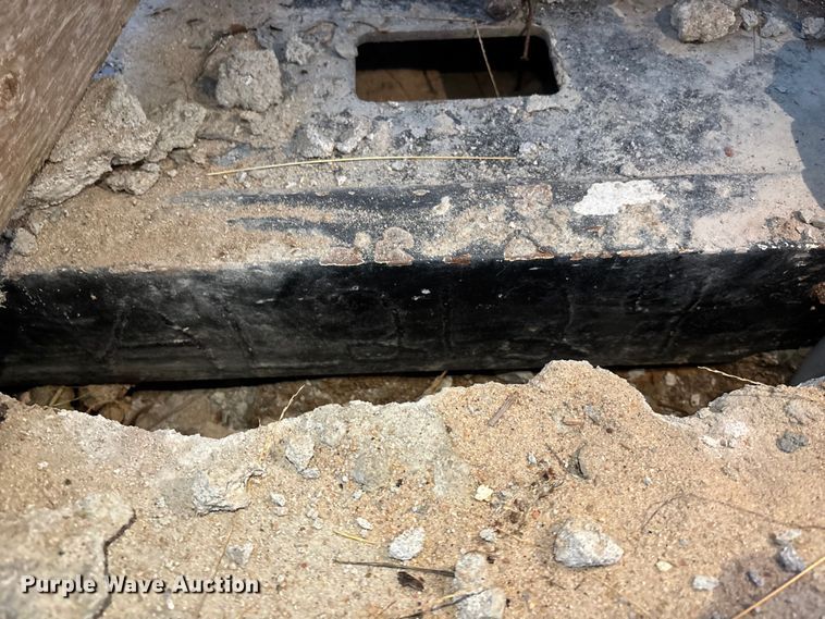 image for item DK0128 Frac tank trailer