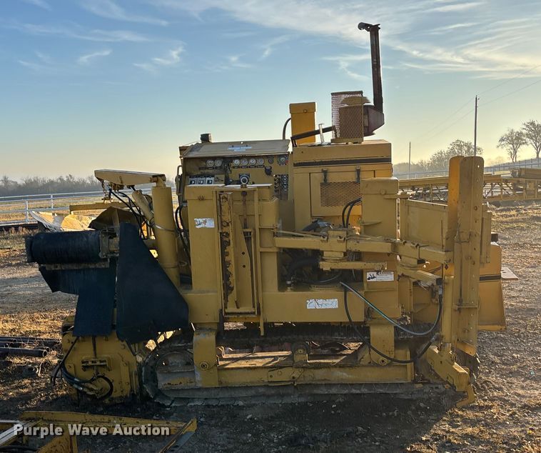 image for item DK0151 1986 Gomaco Commander II GT6200 slip form paver
