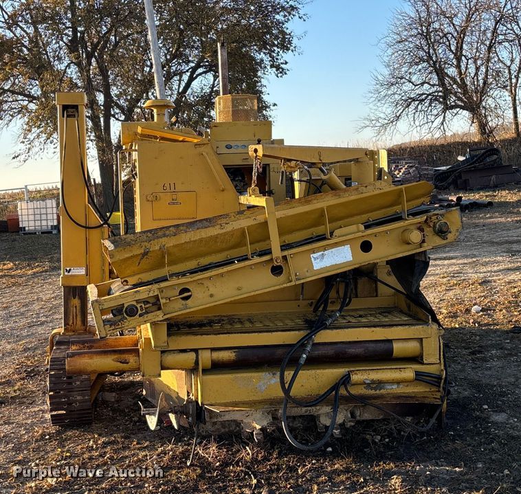 image for item DK0151 1986 Gomaco Commander II GT6200 slip form paver