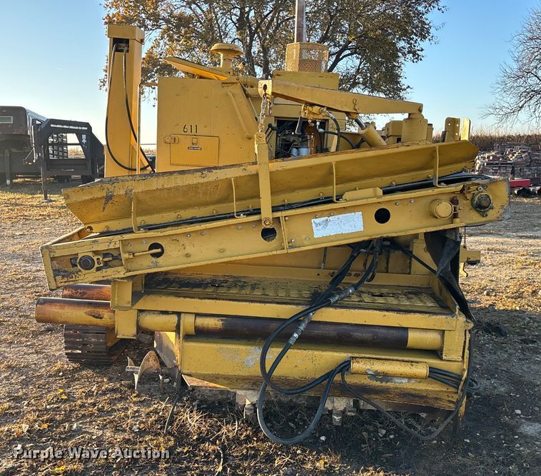 image for item DK0151 1986 Gomaco Commander II GT6200 slip form paver