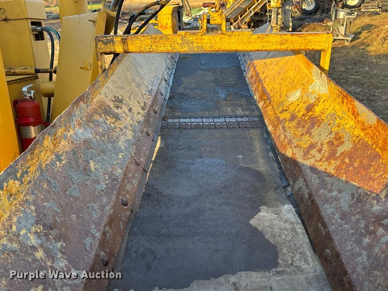 image for item DK0151 1986 Gomaco Commander II GT6200 slip form paver