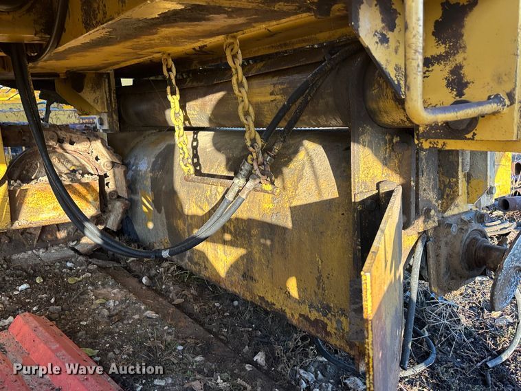 image for item DK0151 1986 Gomaco Commander II GT6200 slip form paver