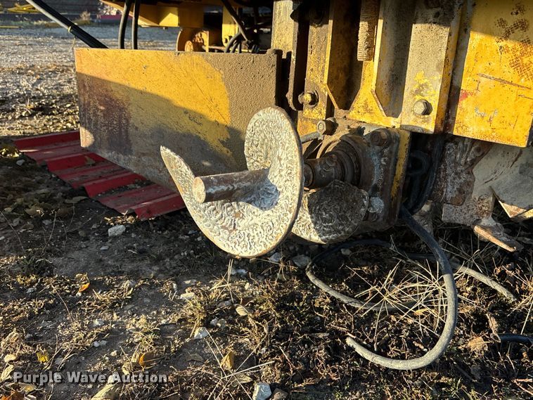 image for item DK0151 1986 Gomaco Commander II GT6200 slip form paver