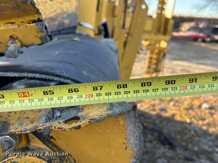 image for item DK0151 1986 Gomaco Commander II GT6200 slip form paver