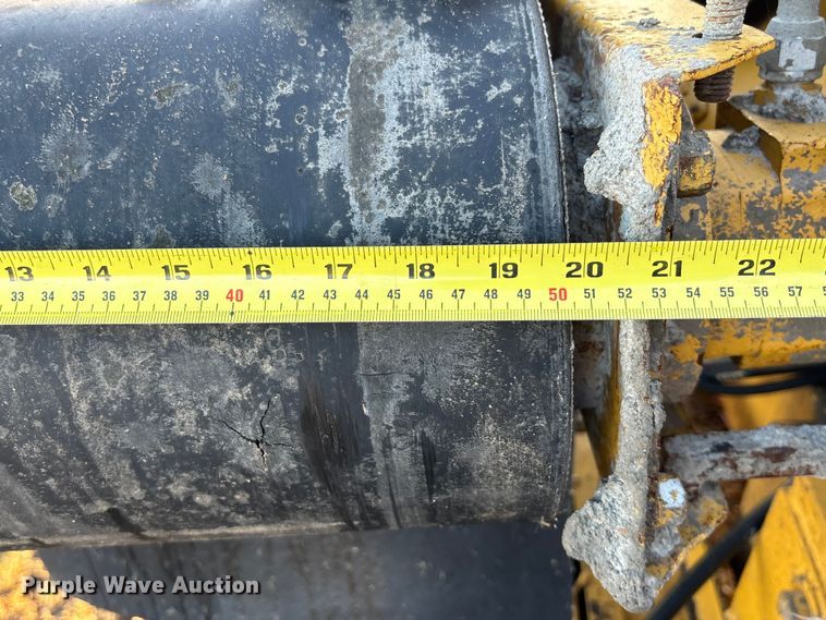 image for item DK0151 1986 Gomaco Commander II GT6200 slip form paver