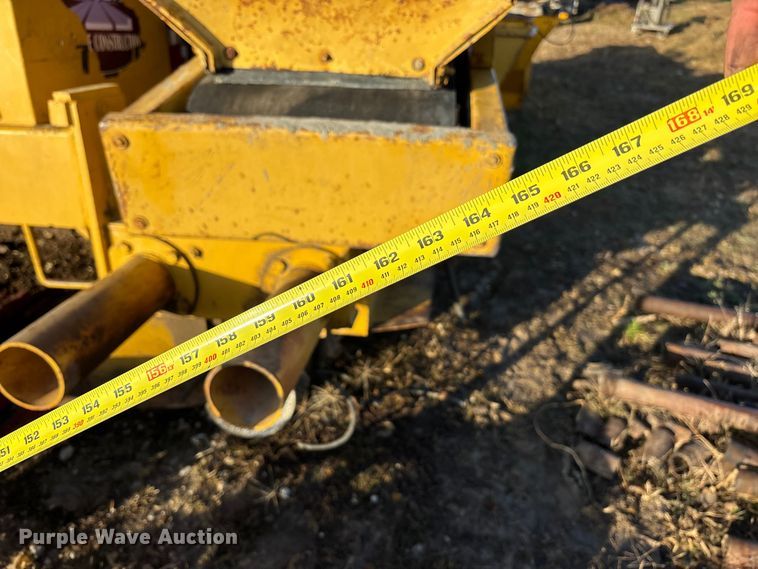 image for item DK0151 1986 Gomaco Commander II GT6200 slip form paver