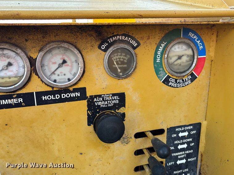 image for item DK0151 1986 Gomaco Commander II GT6200 slip form paver